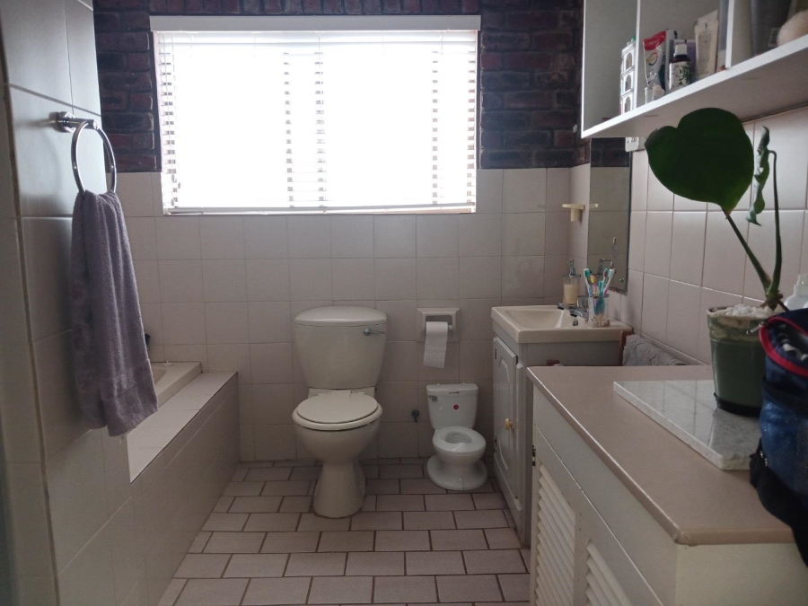 5 Bedroom Property for Sale in Dana Bay Western Cape